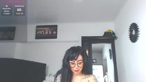 Vicky  online show from March 18, 2026, 11:13 am