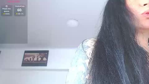 Snapshot of vicky_hotmilf chatting on May 26, 2026, 10:22 am Vicky online show from May 26, 2026, 10:22 am