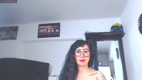Snapshot of vicky_hotmilf chatting on June 12, 2026, 8:35 am Vicky online show from June 12, 2026, 8:35 am