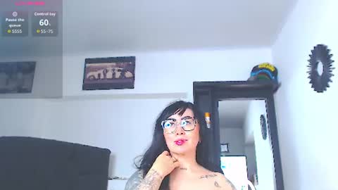 Snapshot of vicky_hotmilf chatting on June 14, 2026, 11:51 pm Vicky online show from June 14, 2026, 11:51 pm