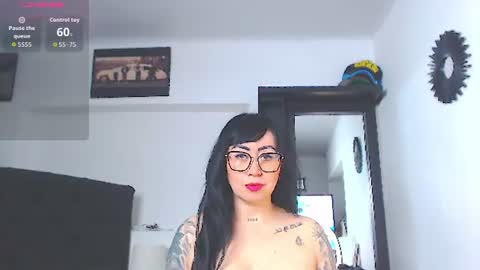 Snapshot of vicky_hotmilf chatting on June 16, 2026, 11:13 am Vicky online show from June 16, 2026, 11:13 am