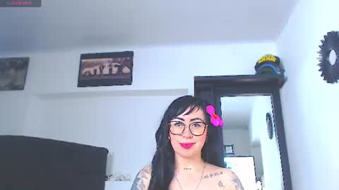 Snapshot of vicky_hotmilf chatting on June 25, 2026, 11:04 am Vicky online show from June 25, 2026, 11:04 am