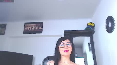 Snapshot of vicky_hotmilf chatting on June 30, 2026, 11:11 am Vicky online show from June 30, 2026, 11:11 am