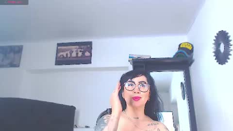 Snapshot of vicky_hotmilf chatting on July 7, 2026, 11:14 am Vicky online show from July 7, 2026, 11:14 am