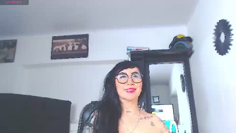 Snapshot of vicky_hotmilf chatting on July 9, 2026, 11:03 am Vicky online show from July 9, 2026, 11:03 am