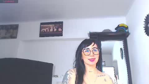 Snapshot of vicky_hotmilf chatting on July 17, 2026, 11:06 am Vicky online show from July 17, 2026, 11:06 am