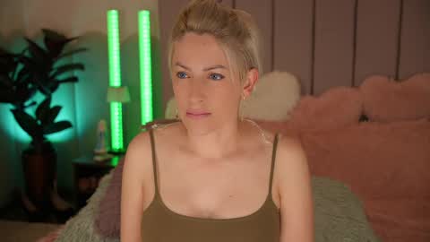 vickysecret96 online show from April 23, 2026, 3:14 pm