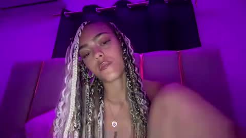 Snapshot of vickyyyx chatting on June 3, 2026, 5:32 am Goddess Victory online show from June 3, 2026, 5:32 am
