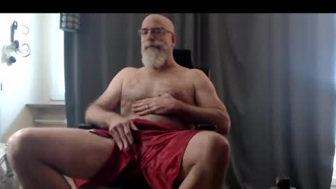 Vic online show from December 3, 2024, 1:54 pm