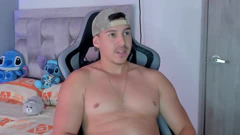 Snapshot of victor_vixen chatting on December 20, 2024, 6:35 pm victor online show from December 20, 2024, 6:35 pm