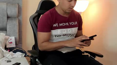 Snapshot of victor_vixen chatting on October 1, 2025, 12:44 pm victor online show from October 1, 2025, 12:44 pm