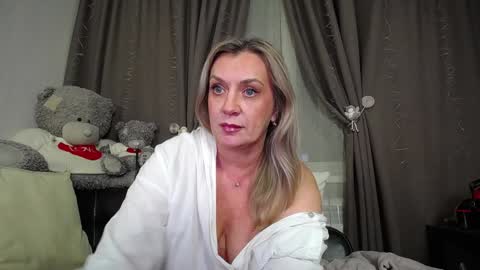 Snapshot of victoria50 chatting on December 13, 2024, 8:15 pm victoria50 online show from December 13, 2024, 8:15 pm