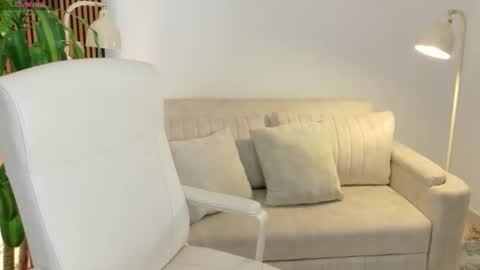 Snapshot of victoria___moon chatting on June 17, 2026, 3:35 pm victoria online show from June 17, 2026, 3:35 pm