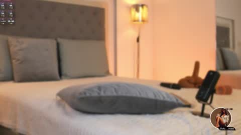 Snapshot of victoria__rossi chatting on February 19, 2025, 5:49 pm online show from February 19, 2025, 5:49 pm