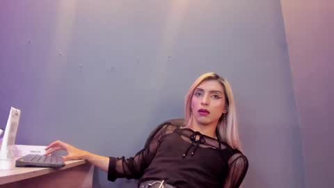 Victoria online show from December 5, 2024, 9:39 pm