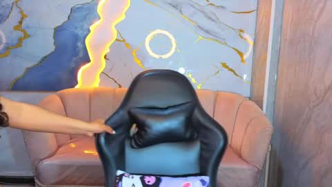 victoria_castillo_b online show from April 25, 2026, 7:44 pm
