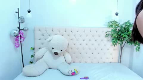 Victoria online show from December 1, 2025, 7:19 pm