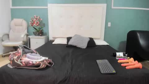 Snapshot of victoria_cutee chatting on May 29, 2026, 12:58 pm online show from May 29, 2026, 12:58 pm