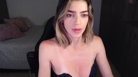 Snapshot of victoria_f chatting on February 26, 2025, 5:42 am Victorias Room online show from February 26, 2025, 5:42 am