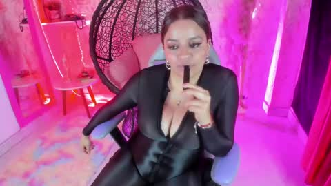 victoria_floyd1 online show from February 25, 2025, 12:03 am