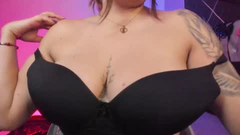 victoria_floyd1 online show from April 25, 2026, 10:18 pm