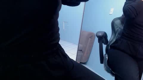 Snapshot of victoria_hernandez_t chatting on November 6, 2025, 12:50 pm Victoria online show from November 6, 2025, 12:50 pm