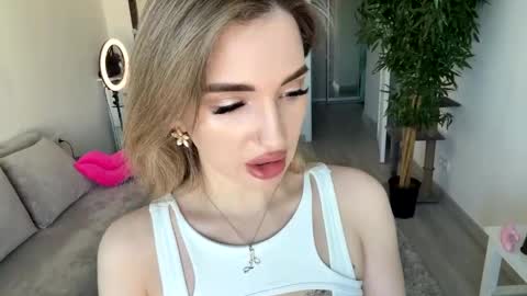 Snapshot of victoria_jess chatting on May 10, 2026, 11:15 am Victoria online show from May 10, 2026, 11:15 am
