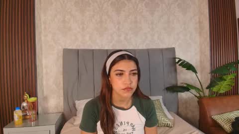 Snapshot of victoria_joliegb chatting on February 27, 2025, 12:45 pm Victoria Lozano online show from February 27, 2025, 12:45 pm