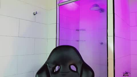 Victoria online show from November 4, 2025, 7:13 pm