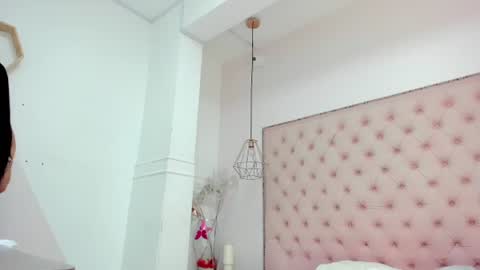 Snapshot of victoria_kitt chatting on June 18, 2026, 7:18 pm victoria_kitt online show from June 18, 2026, 7:18 pm
