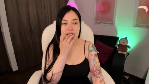 Snapshot of victoria_korss chatting on November 13, 2025, 7:40 am Victoria online show from November 13, 2025, 7:40 am