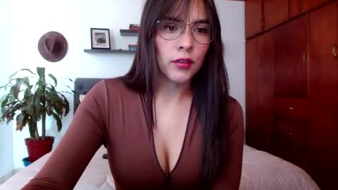 VICTORIA MARTELO online show from April 9, 2026, 5:07 pm