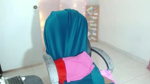 VICKY online show from December 6, 2024, 12:23 am