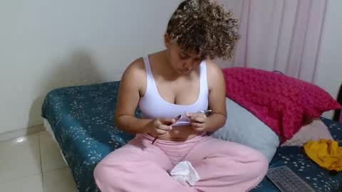 Snapshot of victoria_miler chatting on May 21, 2026, 9:33 pm VICKY online show from May 21, 2026, 9:33 pm