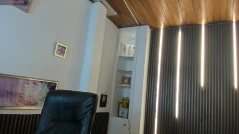 Snapshot of victoria_mooree chatting on October 9, 2025, 4:05 pm Victoria Everyday From 1400 to 2130 Col Time online show from October 9, 2025, 4:05 pm