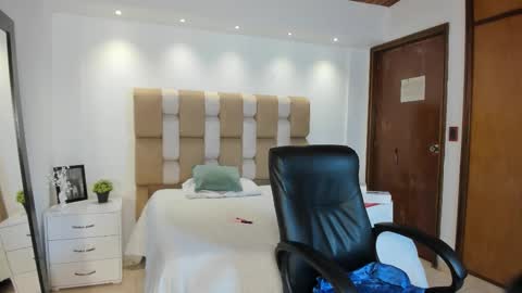 Snapshot of victoria_mooree chatting on October 12, 2025, 11:31 am Victoria Everyday From 1400 to 2130 Col Time online show from October 12, 2025, 11:31 am