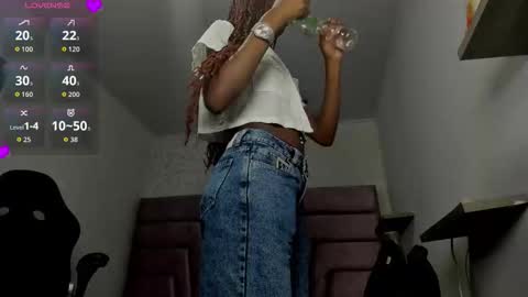 Snapshot of victoria_noir_18 chatting on November 27, 2025, 7:16 pm Vicky online show from November 27, 2025, 7:16 pm