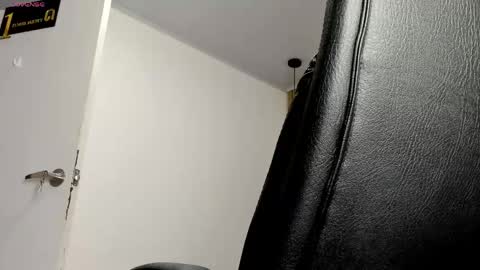 Snapshot of victoria_noir_18 chatting on May 15, 2026, 3:02 am Vicky online show from May 15, 2026, 3:02 am
