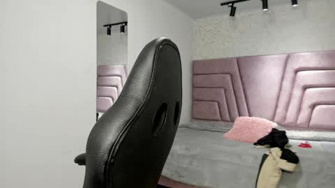 Snapshot of victoria_noir_18 chatting on May 30, 2026, 12:30 am Vicky online show from May 30, 2026, 12:30 am