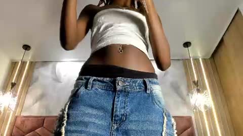 Snapshot of victoria_noir_18 chatting on June 25, 2026, 3:17 am Vicky online show from June 25, 2026, 3:17 am
