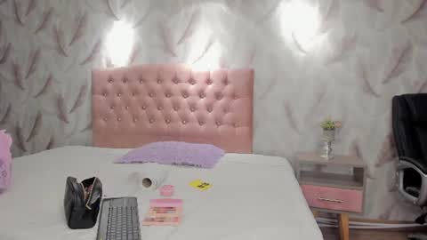 Snapshot of victoria_noir_18 chatting on August 2, 2026, 2:15 pm Vicky online show from August 2, 2026, 2:15 pm