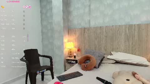 victoria_pachon online show from July 2, 2026, 9:37 am