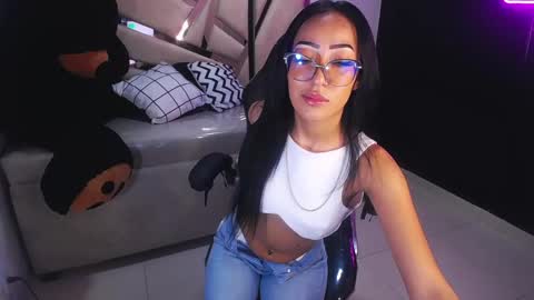 Snapshot of victoria_ricci_a chatting on February 25, 2025, 5:04 pm Victoria online show from February 25, 2025, 5:04 pm