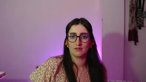 Victoria online show from November 26, 2025, 9:38 pm