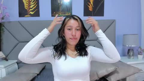 victoria_salvatore online show from April 19, 2026, 12:48 pm