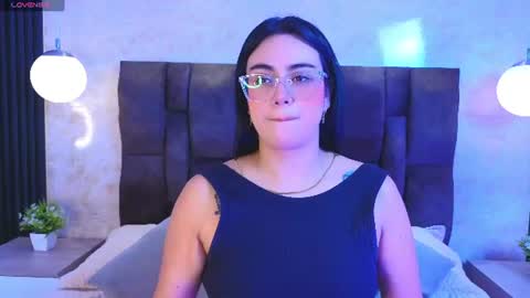 Victoria Andrade online show from June 30, 2026, 11:44 am
