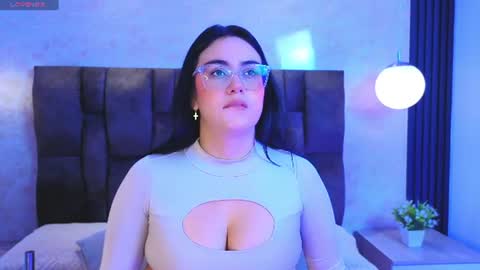 Victoria Andrade online show from July 1, 2026, 11:56 am