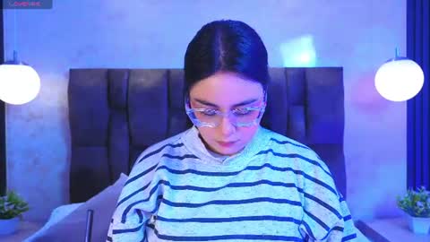 Victoria Andrade online show from July 3, 2026, 11:49 am