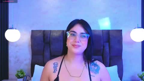Victoria Andrade online show from July 8, 2026, 12:20 pm