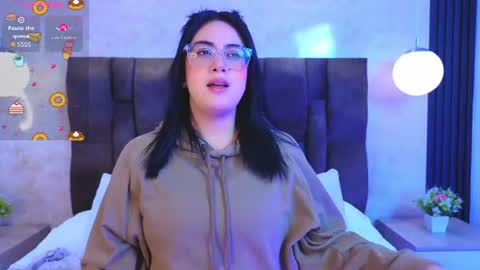 Victoria Andrade online show from July 12, 2026, 12:40 pm
